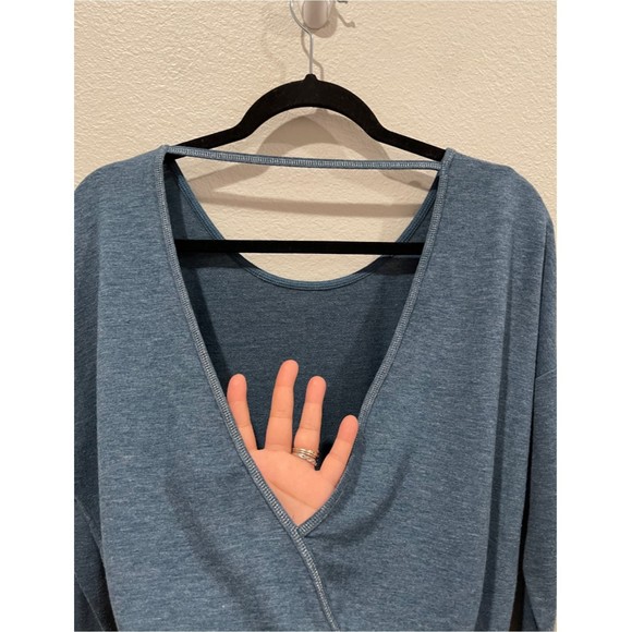 VICTORIA'S SECRET Long Sleeve Open Back Blouse - Picture 5 of 5